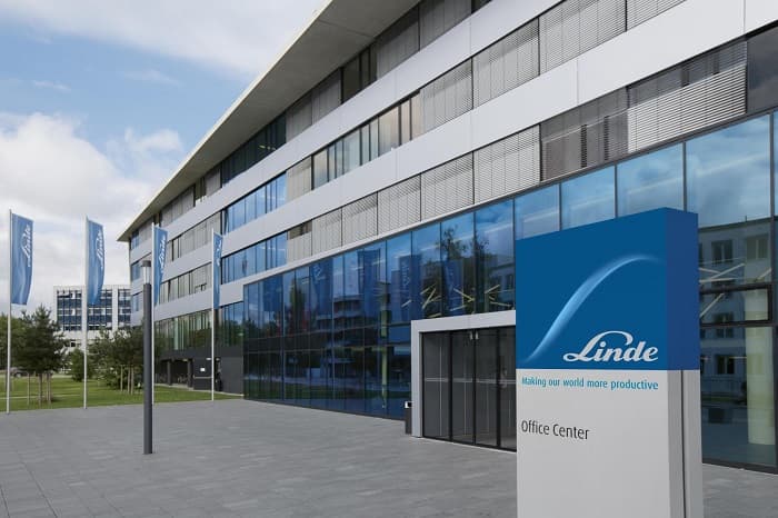 Nowicki Juergen buys 1,090 shares of LINDE PLC [LIN]