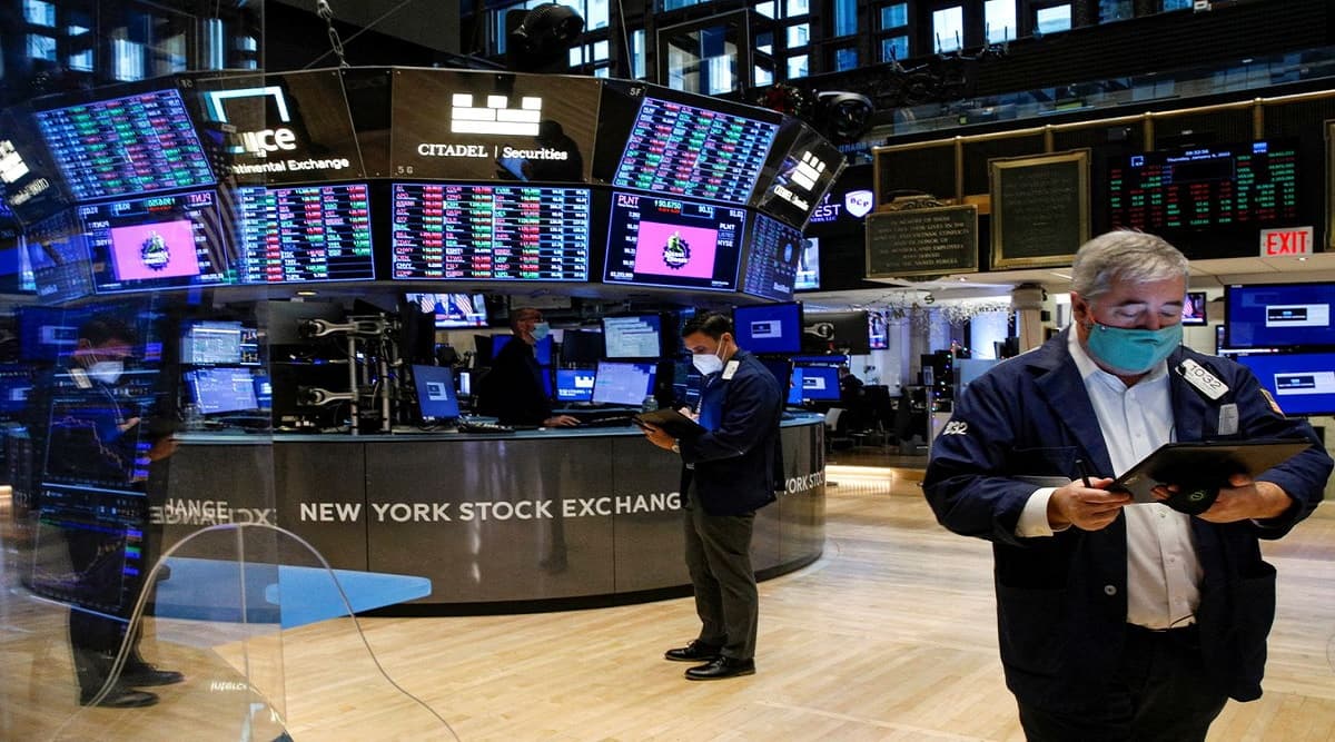 Dow, S&P 500 make modest gains, Nasdaq loses out